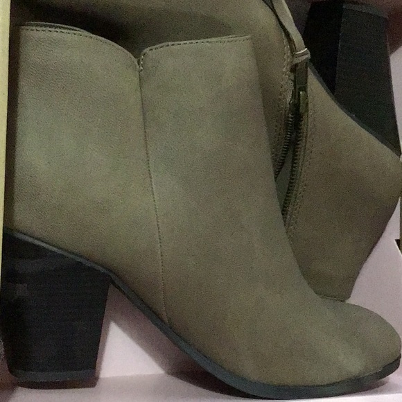 Charlotte Russe Keira boots new in box size 10 taupe new in box - Picture 2 of 5